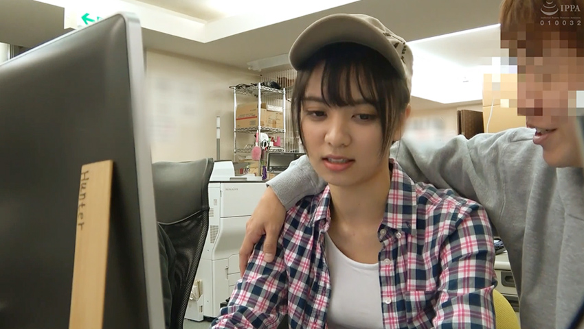 [AVレビュー]  もなみ鈴「超絶可愛くて気の弱いボーイッシュ新人ADをAV現場の常識と偽ってとにかくセクハラしまくって最後にはヤル！」 をレビュー